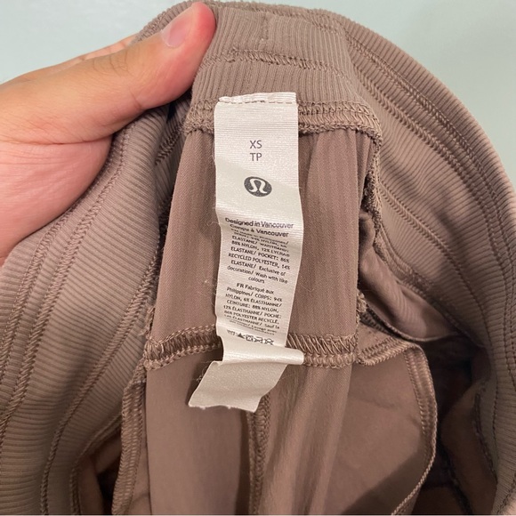Lululemon Dance Studio Relaxed Fit Mid Rise Cargo Jogger Taupetastic XS - Picture 8 of 8